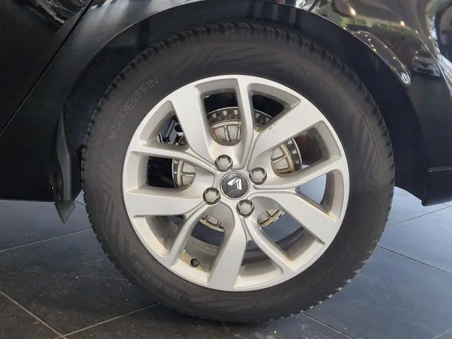 Renault Clio Estate 0.9 TCe Limited 2018 Benzine 25