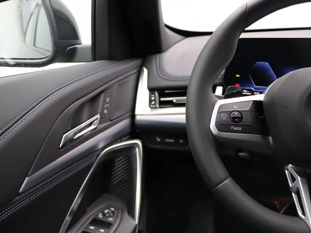 BMW X1 xDrive25e 2025 Hybride Benzine 12