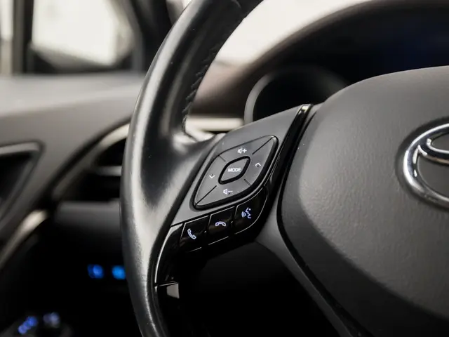 Toyota C-HR 1.8 Hybrid Sport 2018 Hybride Benzine 19