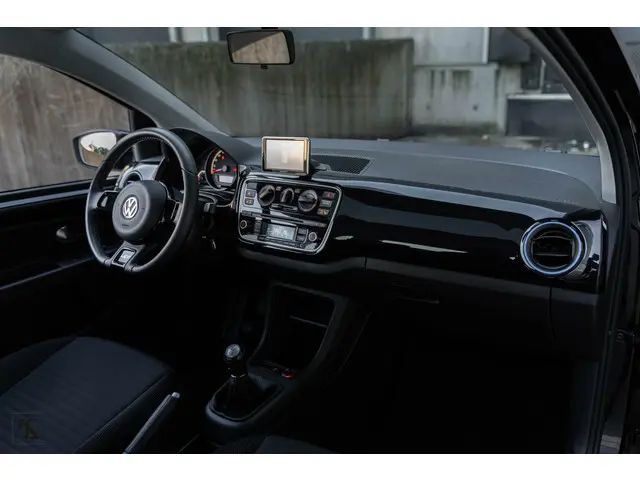 Volkswagen up! 1.0 2014 | CUP Up! | Pano | Lage KM 2014 Benzine 47