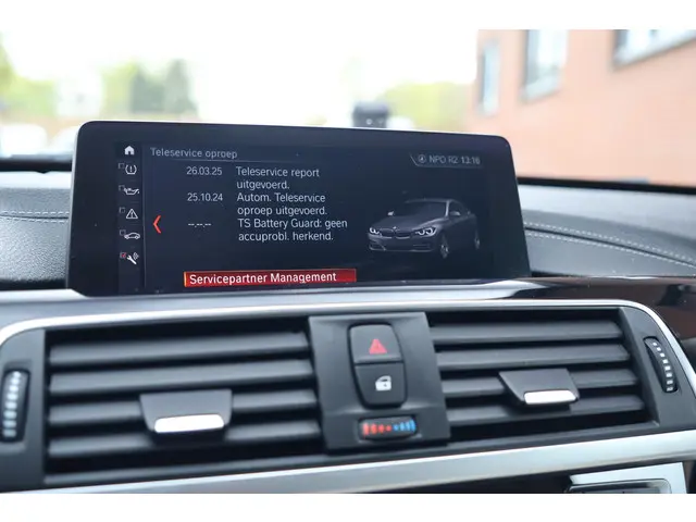 BMW 3 Serie GT 320i High Executive 2020 Benzine 48