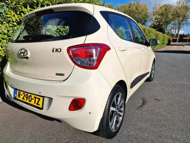 Hyundai i10 1.2i pas 68.000 Automaat 2015 Benzine 18