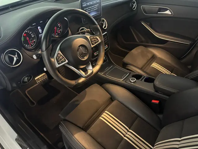 Mercedes-Benz CLA 200 Prestige 2018 Benzine 21