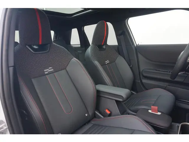 MINI 5-Deurs Cooper 2025 Benzine 7