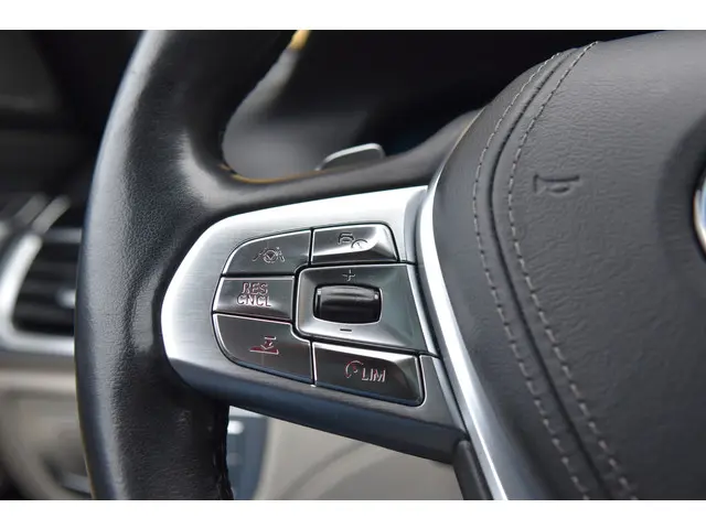 BMW 7 Serie 740Li High Executive 2016 Benzine 19