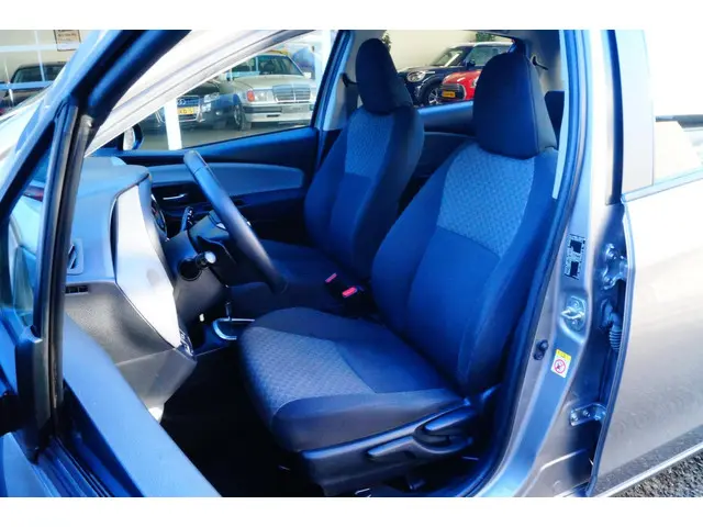 Toyota Yaris 1.3 VVT-i Aspiration 2015 Benzine 8