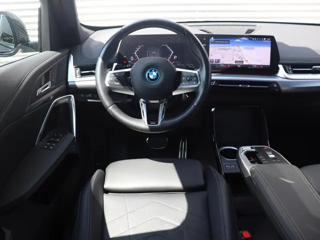 BMW X1 xDrive25e 2023 Hybride Benzine 9