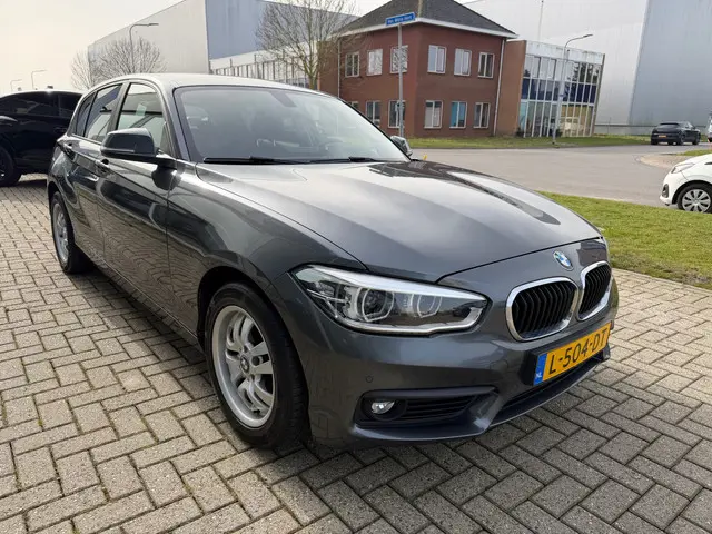 BMW 1 Serie 118i Executive 2018 Benzine 6