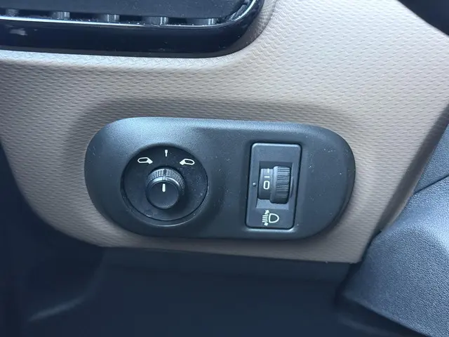 Citroën C4 Cactus 1.2 e-VTi Shine 2014 Benzine 26