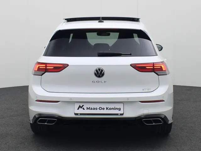 Volkswagen Golf 1.5eTSI/130PK R-Line DSG 2023 Benzine 36