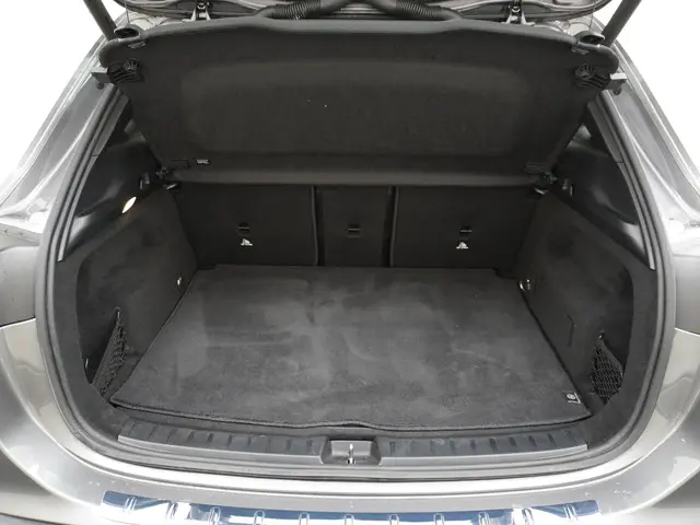 Mercedes-Benz EQA 300 4MATIC AMG Line 2023 Elektrisch 6