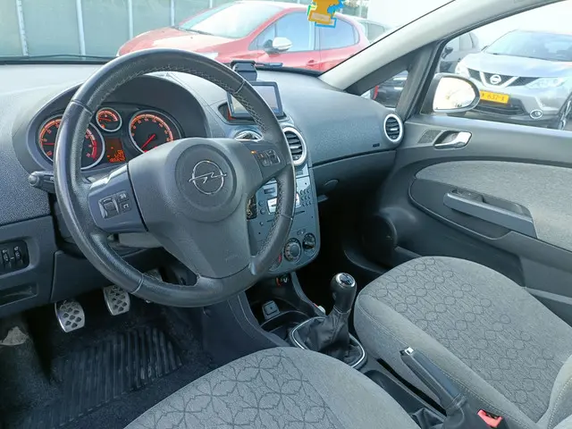 Opel Corsa 1.4-16V CRUS CONT/NAP/NAVI/TREKHAK 2012 Benzine 8