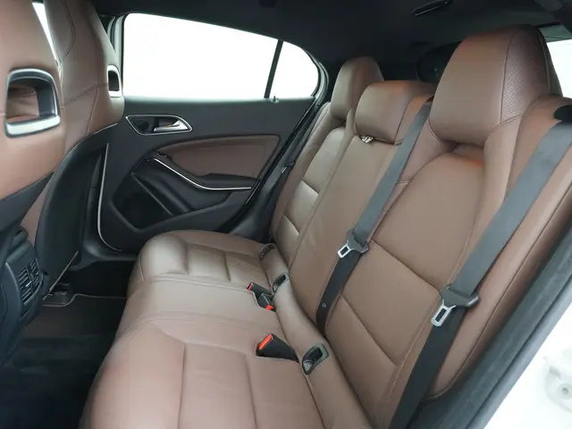 Mercedes-Benz GLA 250 4MATIC 2015 Benzine 17