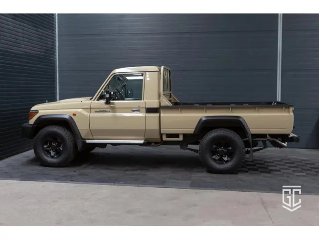Toyota Land Cruiser GRJ79 Single Cab 2023 2023 Benzine 4