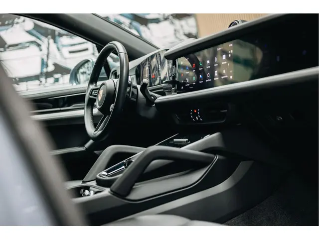 Porsche Cayenne Coupé 3.0 E-Hybrid 2024 Hybride Benzine 23