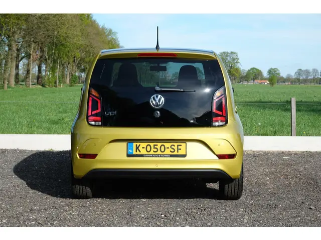 Volkswagen up! 1.0 BMT high up! 2017 Benzine 17