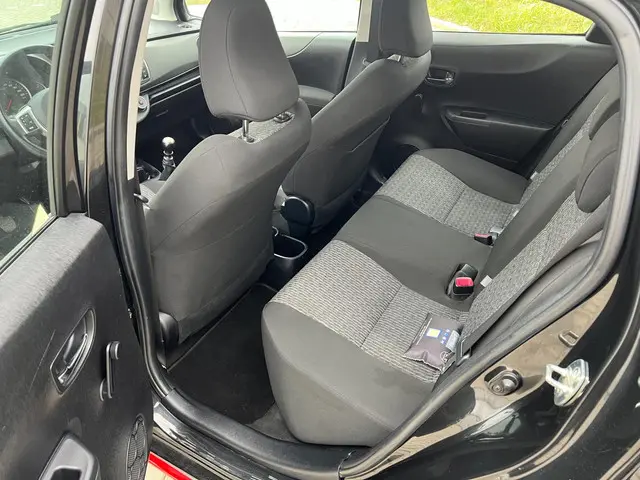 Toyota Yaris 1.3 VVT-i Aspiration 2013 Benzine 12