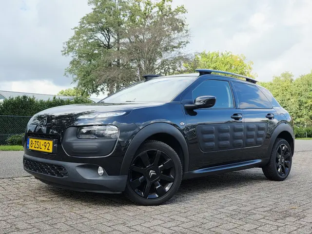 Citroën C4 Cactus 1.2 PureTech Shine 2015 Benzine