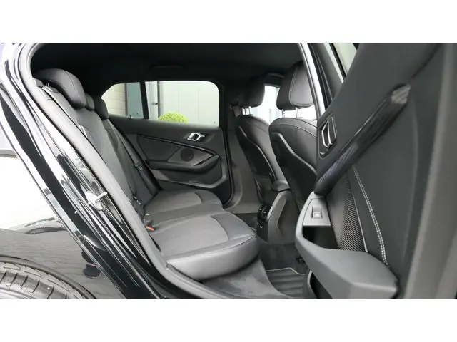 BMW 1 Serie 118i Executive Edition 2020 Benzine 27