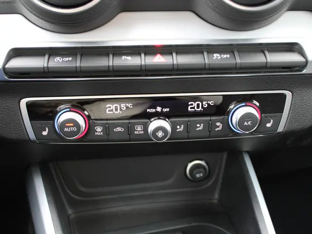 Audi Q2 35 TFSI Edition one 2025 Benzine 21