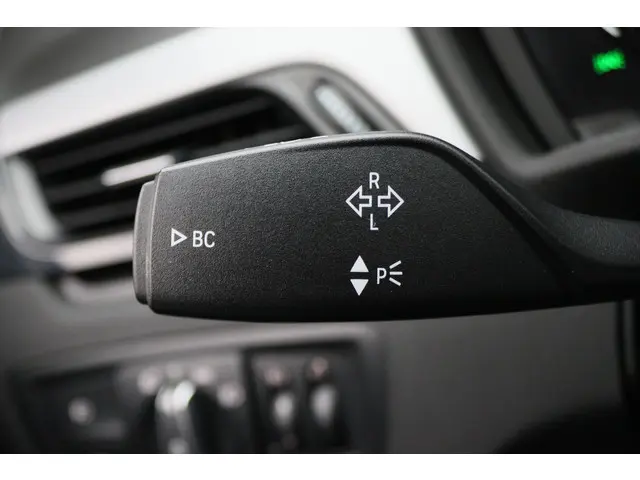 BMW X1 xDrive25e Executive 2021 Hybride Benzine 32