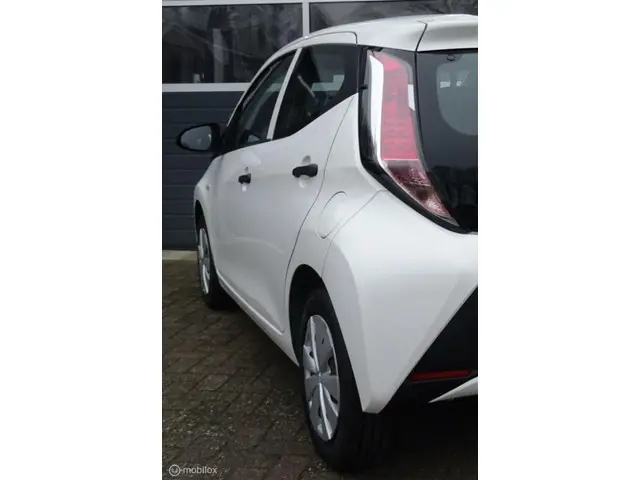 Toyota Aygo 1.0 VVT-i x CRUISE CONTROL|AIRCO 2016 Benzine 8