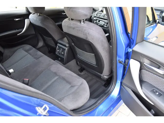 BMW 1 Serie 118i High Executive 2017 Benzine 26