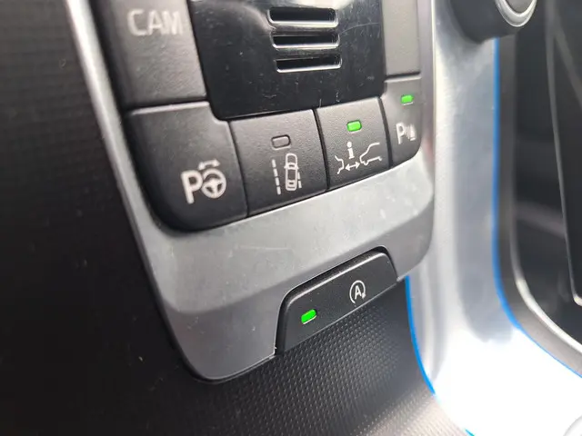 Volvo V40 1.6 T4 R-Design Automaat 2013 Benzine 32