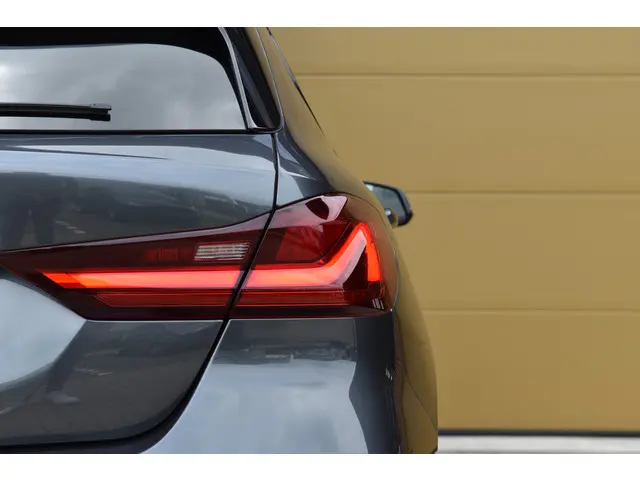 BMW 1 Serie 118i Executive Edition 2020 Benzine 9