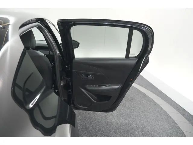 Peugeot 208 PureTech 100 Allure Pack 2023 Benzine 60