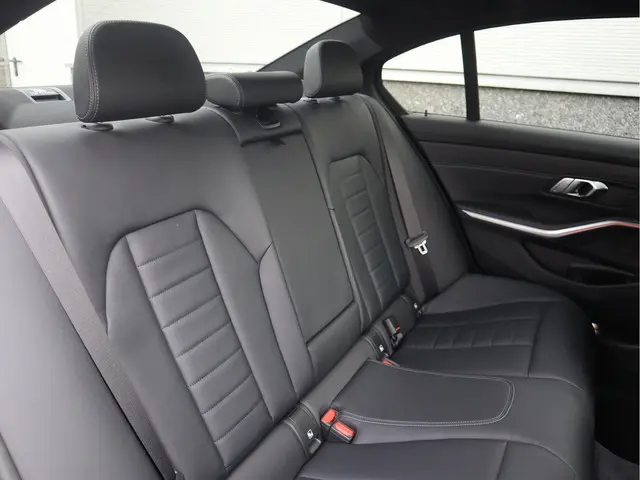 BMW 3 Serie M-Sport 2022 Hybride Benzine 36