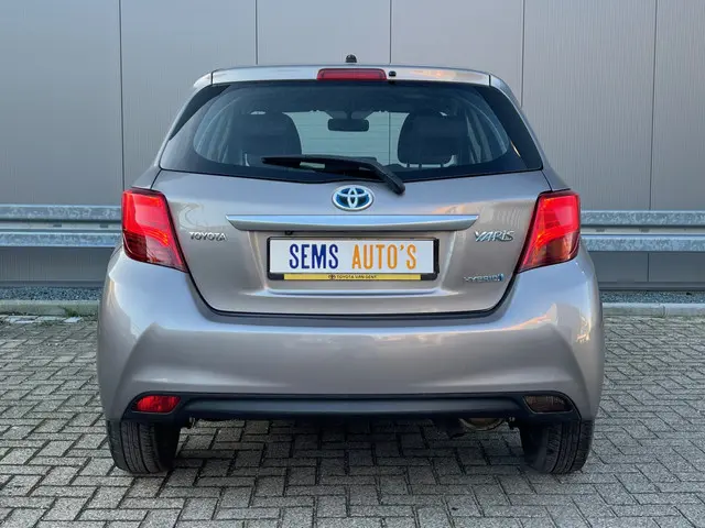 Toyota Yaris 1.5 Hybrid Lease 2015 Hybride Benzine 4