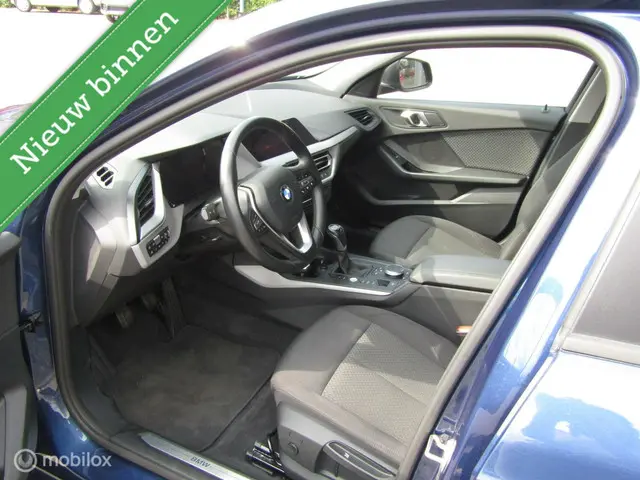 BMW 1 Serie 118i High Executive | Trekhaak 2020 Benzine 8