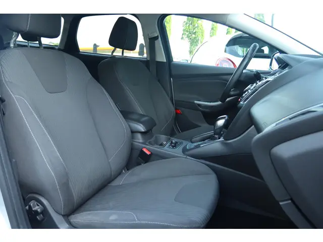 Ford Focus WAGON 1.6 TI-VCT TITANIUM AUT. 2013 Benzine 10