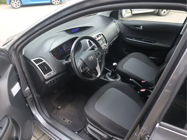 Hyundai i20 1.2 HP 2015 Benzine 16