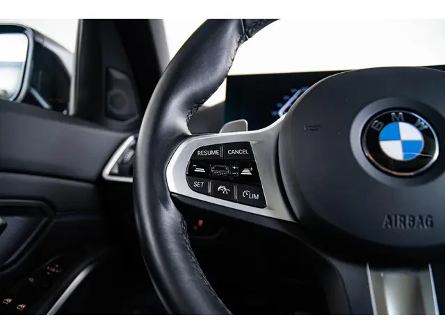 BMW 3 Serie Touring 330i 2023 Benzine 42