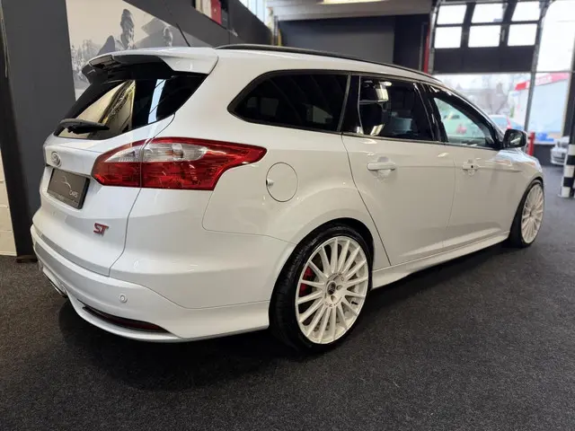 Ford Focus Wagon 2.0 EcoBoost ST-3 2013 Benzine 6