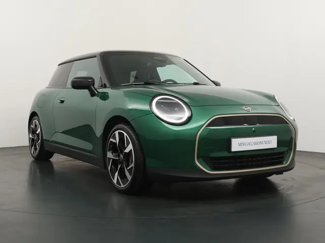 MINI 3-Deurs Cooper E Favoured + M-pakket 2025 Elektrisch 3
