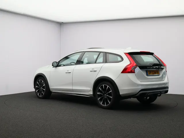 Volvo V60 Cross Country 2.0 T5 Polar+ 2018 Benzine 17