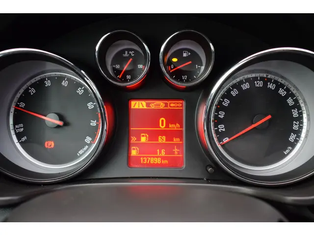 Opel Insignia 2.0 T 221pk Cosmo 2013 Benzine 37