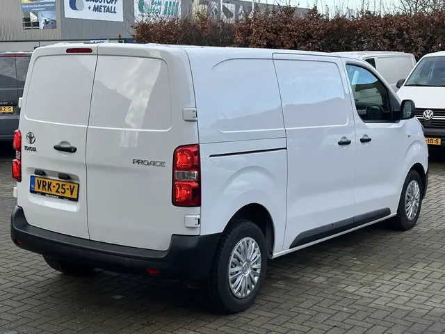 Toyota ProAce Worker 2.0 D-4D 145PK 2022 Diesel 8