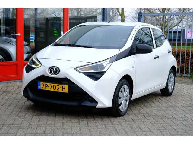 Toyota Aygo 1.0 VVT-i x 5-drs LED-dagrij 2019 Benzine 17