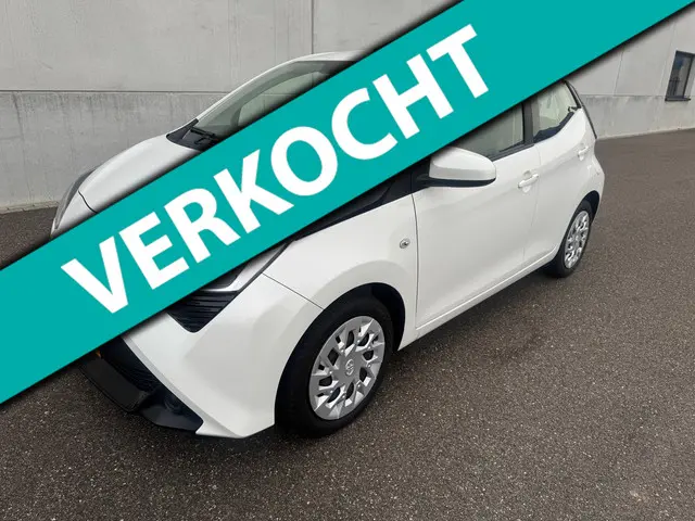 Toyota Aygo 1.0 VVT-i x-play Airco carplay 2019 Benzine