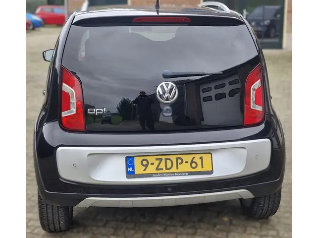 Volkswagen up! 1.0 cross up! BlueM. 2015 Benzine 6