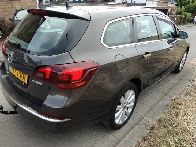 Opel Astra Sports Tourer 1.4 Turbo Business + 2013 Benzine 4