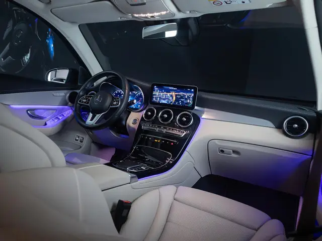 Mercedes-Benz GLC 300e 4MATIC 2020 Hybride Benzine 29