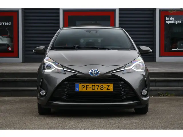 Toyota Yaris 1.5 Hybrid Executive 2017 Hybride Benzine 4