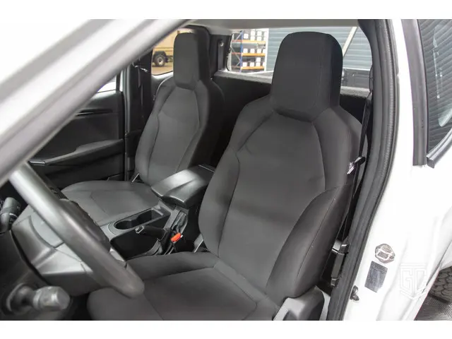 Isuzu D-Max 1.9 Double Cab lang 2024 Diesel 12
