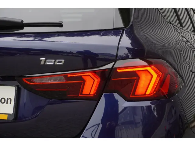 BMW 1 Serie 5-deurs 120 2025 Benzine 23