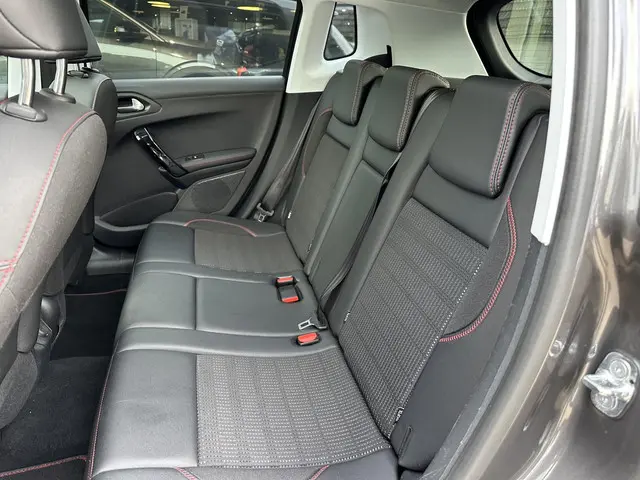 Peugeot 2008 1.2 PureTech GT-line 2018 Benzine 14